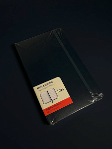 Ежедневник Moleskine CLASSIC SOFT Large 130х210мм 400стр.  мягкая обложка синий сапфир DSB2012DC3